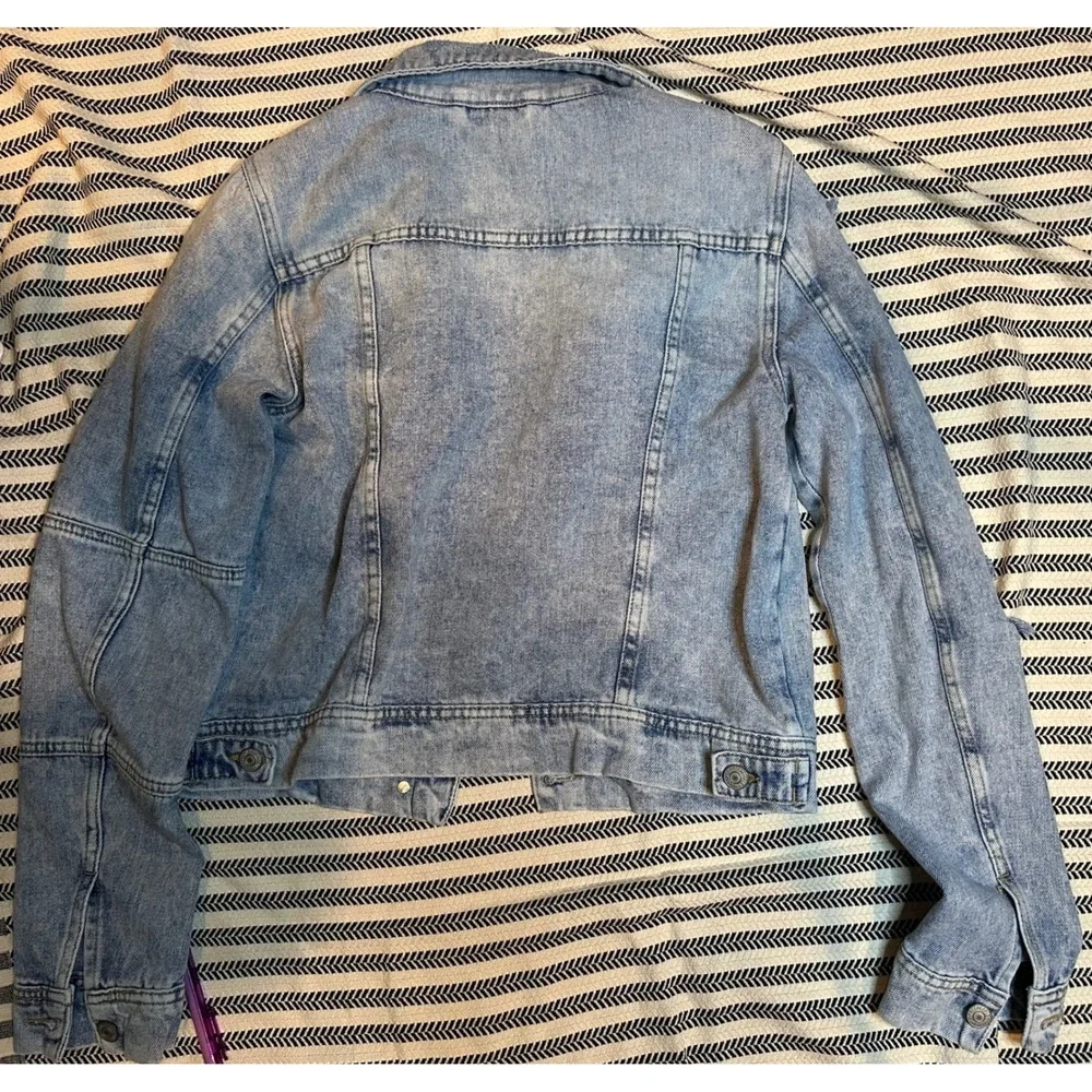 Free People Distressed Denim Jacket Light Wash Frayed Pockets Button Front Women - Picture 10 of 10